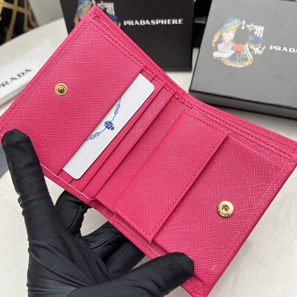プラダ財布コピー内部構造